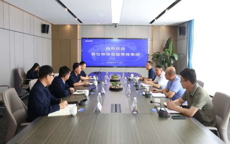天津市交通運(yùn)輸委黨委委員、市道路運(yùn)輸管理局黨組書(shū)記、局長(zhǎng)郭子杰一行到榮程集團(tuán)調(diào)研服務(wù)