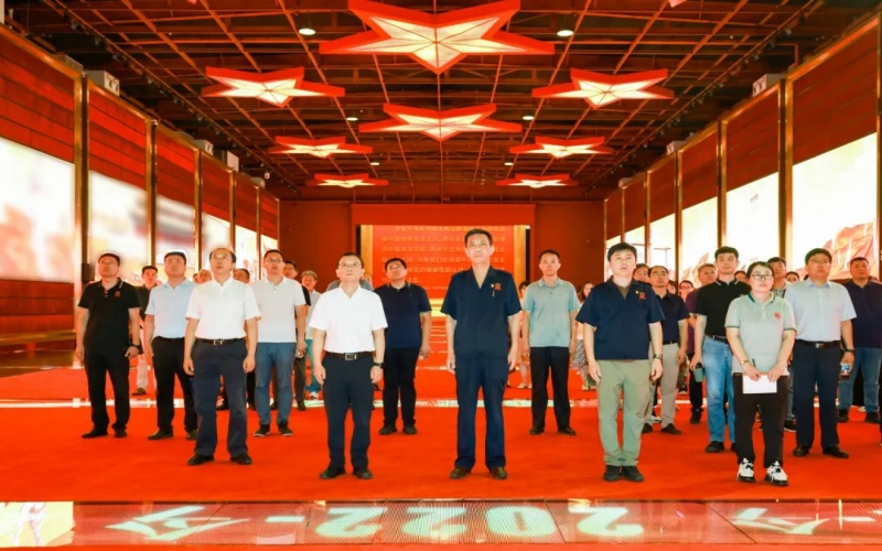 天津中德應用技術大學黨委副書記、校長王海龍一行到榮程集團參觀交流